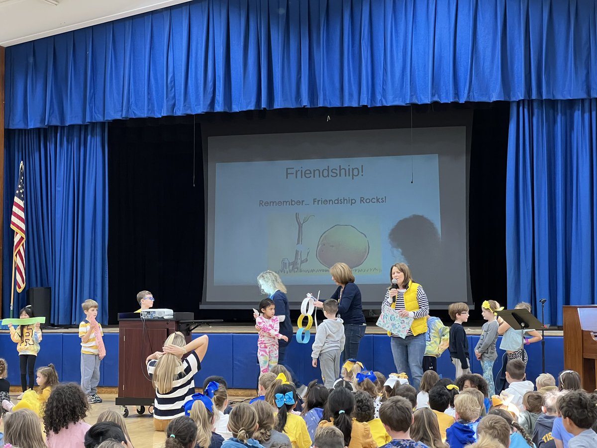 MrsSchneiderRSD's tweet photo. I just love kicking off a new month with our All School Sing ❤️ Thank you Grade 1 for teaching us about *Friendship* I can’t wait to see how many new links Tisdale adds to our friendship chain! #EnhancingTheStudentExperience https://t.co/7DB1DULWVp