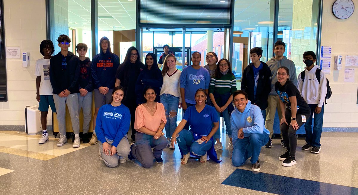 IngridRavelo2's tweet photo. Multicultural fair @Lightridge_LCPS 2 days to celebrate our world and its cultures! Students, teachers &amp; the community participated in multicultural activities such as crafts,music, dancing, food, sports, games, conferences, films, food, &amp; more! ❤️🌎🌍
@lightridge_wl @LCPS_WL https://t.co/RgX1lUndwd