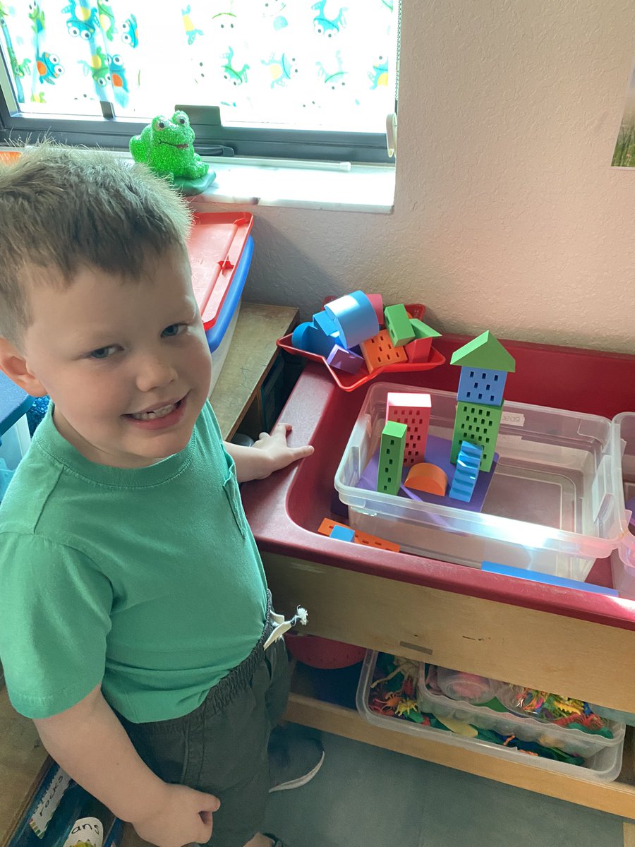 nanajofletcher's tweet photo. We have been learning about giants in nature and giants made by people. Ss made #skyscrapers at our #sensory #watertable and cities in our #blockcenter #vbe #vbevibe #sdircprek #prek #vpk https://t.co/Wju3ADqOzY