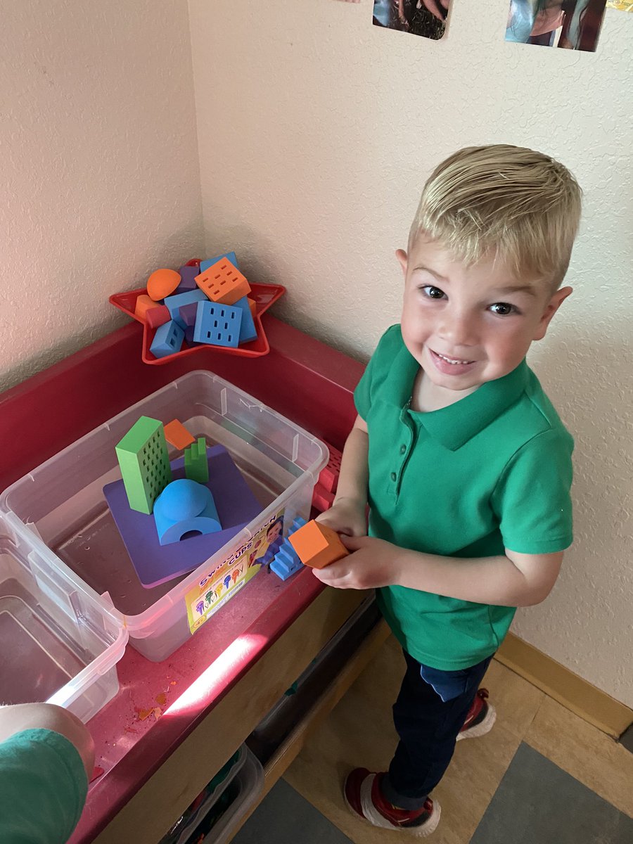 nanajofletcher's tweet photo. We have been learning about giants in nature and giants made by people. Ss made #skyscrapers at our #sensory #watertable and cities in our #blockcenter #vbe #vbevibe #sdircprek #prek #vpk https://t.co/Wju3ADqOzY