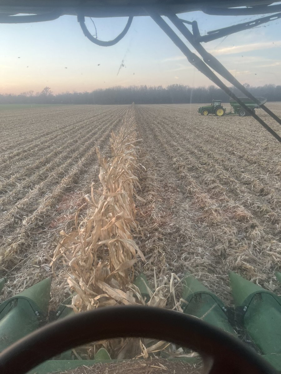 The last row of shame for me for 2022, been a great harvest season to get crop out of the field. The lack of precipitation showed big time this year, yields were good but nothing fantastic. There’s always next year #ontag #harvest22