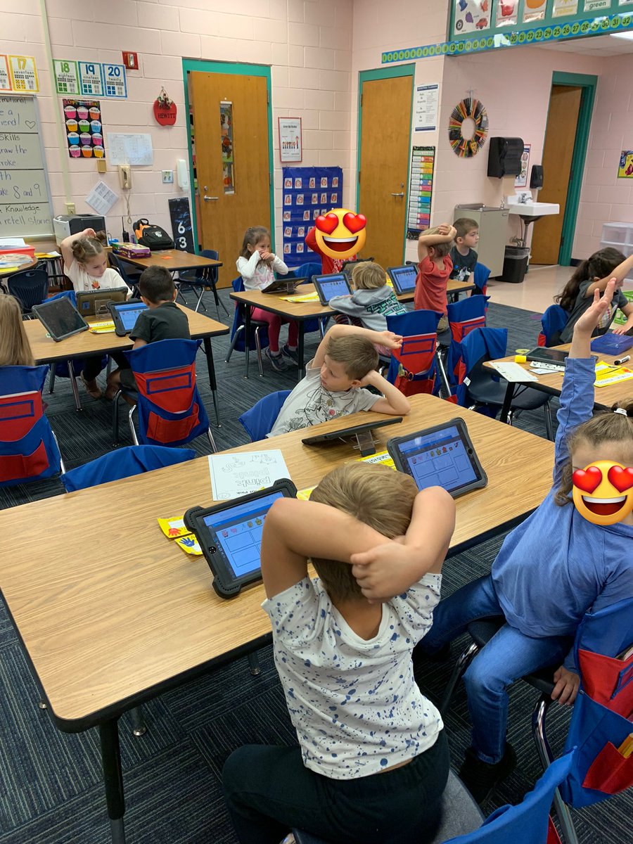 ktmitchell1026's tweet photo. Kinder kiddos @qcegators practiced sequencing the events of the 3 Little Pigs today using @LumioSocial! They loved it so much,  they asked to do it twice! 🐷🐷🐷 🐺 🔥 #onslowdlt https://t.co/fLLCxWxZr0