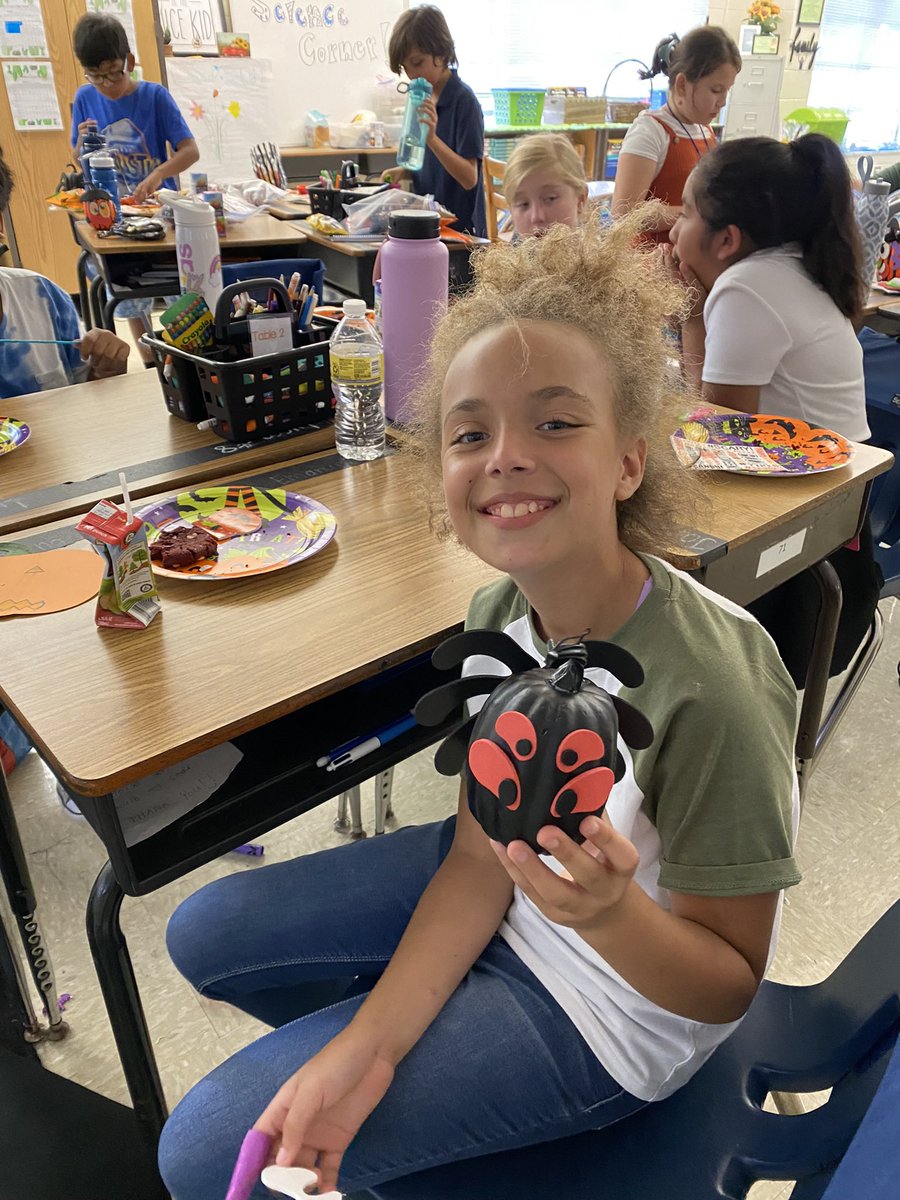_MrsEnsor's tweet photo. Smiling faces at our Fall party! @pmepelicans https://t.co/n90M1B9Ex4