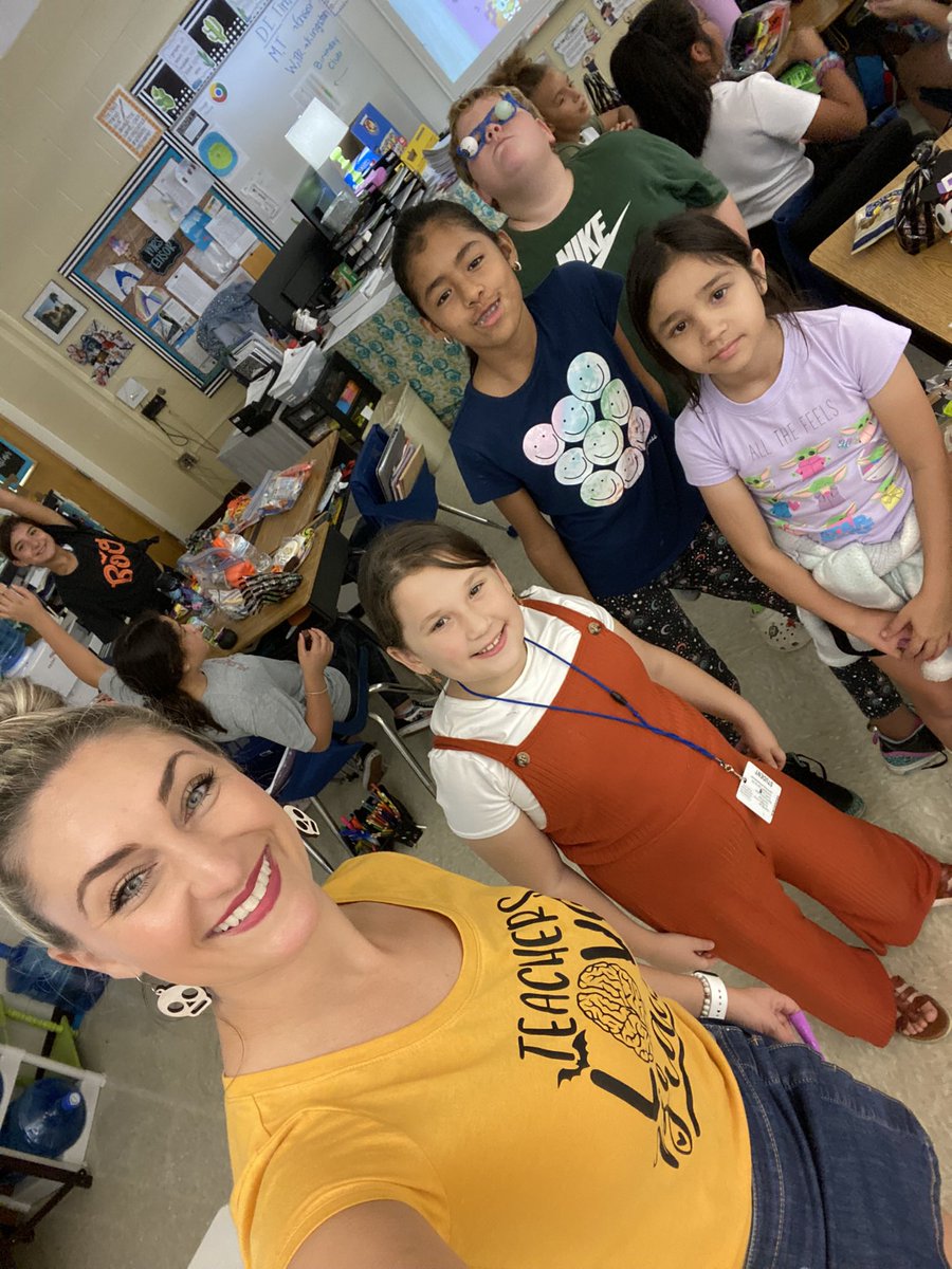 _MrsEnsor's tweet photo. Smiling faces at our Fall party! @pmepelicans https://t.co/n90M1B9Ex4