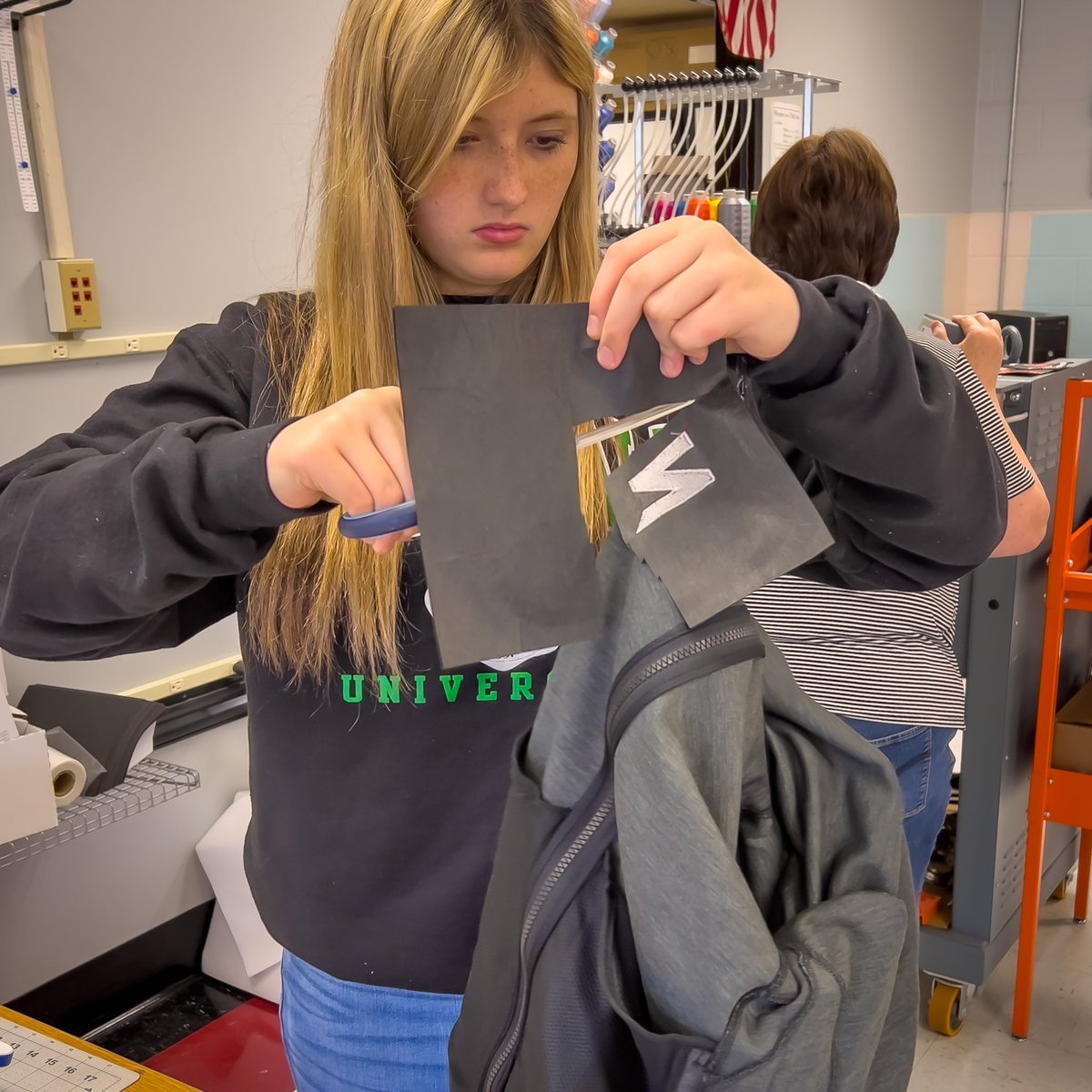 ErinMPetry's tweet photo. Busy day at Park Ave. Prints today. Printing hoodies and t‘s, embroidering jackets &amp; printing a backdrop for media day. Extra crazy but I wouldn’t have it any other way!!
#AdobeEduCreative
@NitroWildcats 
@KCBOE
@WVEducation https://t.co/7L5bXvNrQP