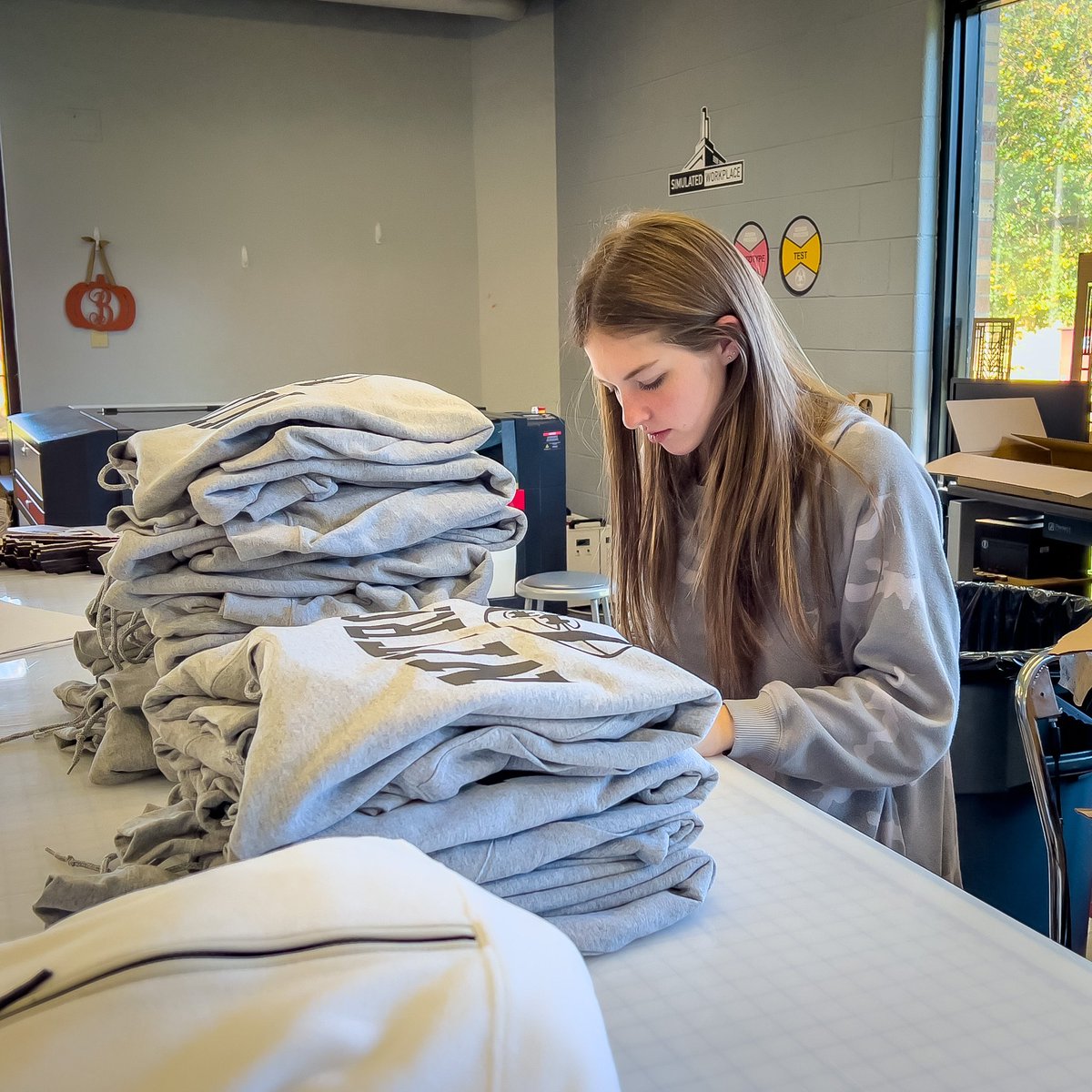 ErinMPetry's tweet photo. Busy day at Park Ave. Prints today. Printing hoodies and t‘s, embroidering jackets &amp; printing a backdrop for media day. Extra crazy but I wouldn’t have it any other way!!
#AdobeEduCreative
@NitroWildcats 
@KCBOE
@WVEducation https://t.co/7L5bXvNrQP