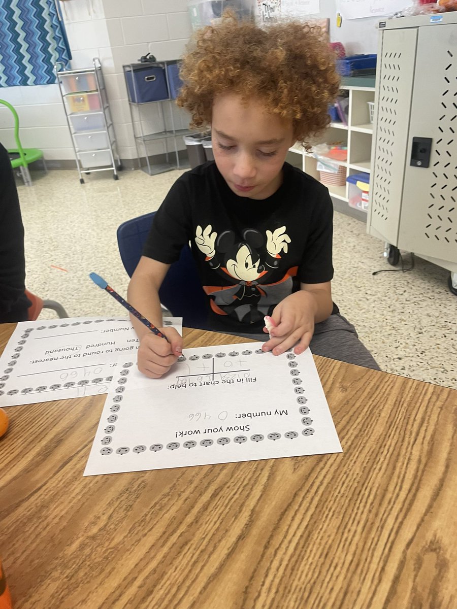 MsCsBusyBeees's tweet photo. Last week my sweet kiddos had a surprise visitor! In the morning they used clues to predict who the visitor would be,then when @karen_slagle joined us she led them in spooky literacy, science and math lessons!Even after retirement,she’s still a great educator! @Thalia_Ele https://t.co/XoZxTLGTH2