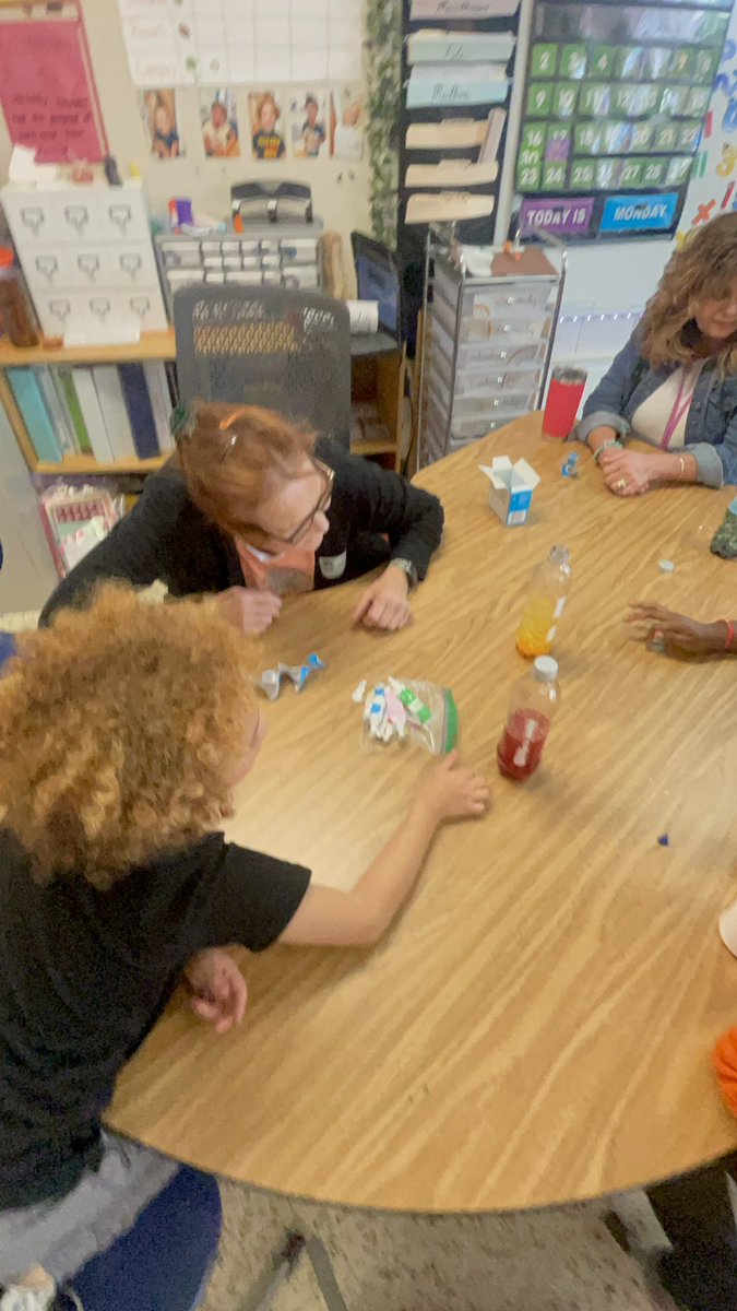 MsCsBusyBeees's tweet photo. Last week my sweet kiddos had a surprise visitor! In the morning they used clues to predict who the visitor would be,then when @karen_slagle joined us she led them in spooky literacy, science and math lessons!Even after retirement,she’s still a great educator! @Thalia_Ele https://t.co/XoZxTLGTH2