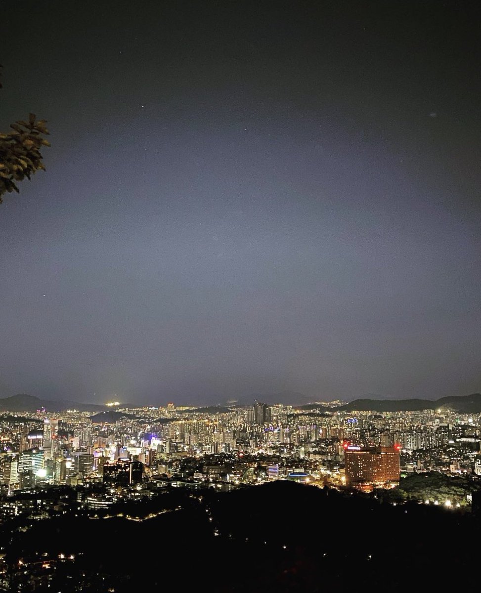 [ UPDATE | IG POST ] 

apnalchabgchanggyu: 
🌑

#nightscene 

#UNVS #유엔브이에스 
<a href="/UNVS_Official/">UNVS_Official</a>