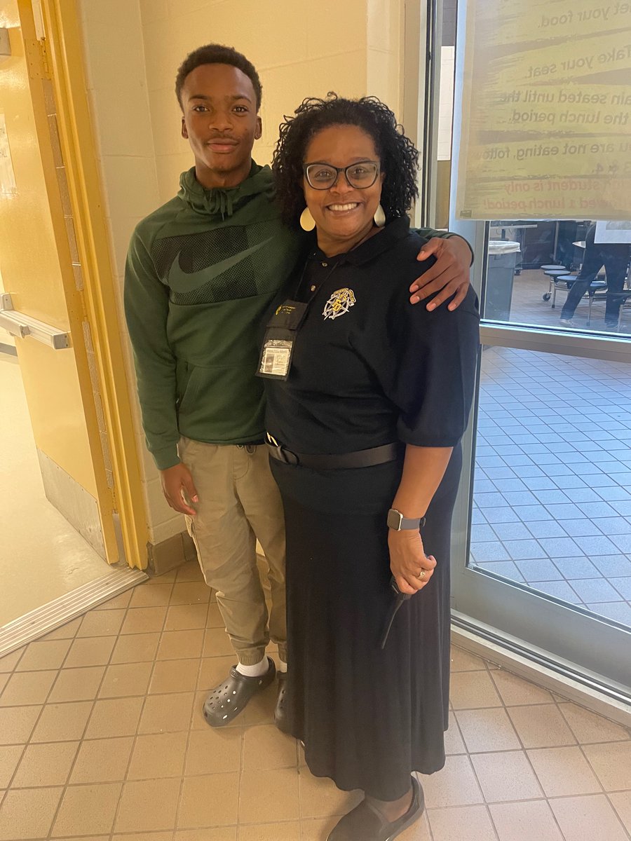 wardellhunterED's tweet photo. I got a chance to visit @apsDouglassHigh 9th Grade Academy today. One of their amazing students and star athlete give me a tour of their learning space #classof2026
#greatthingshappening #theylovetheirspace @apsupdate  @AP_Brooks @forrest_taylor1 https://t.co/8zqzYpU3lV