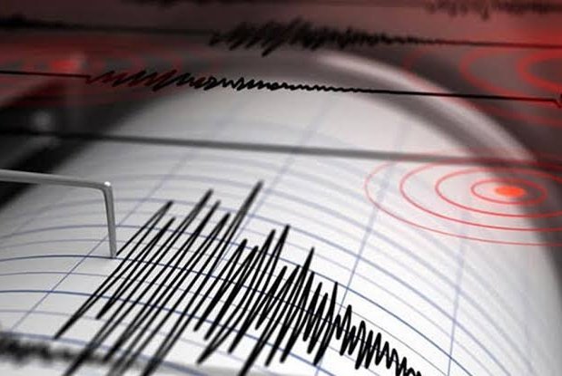 AnkhMedya's tweet photo. 🔴 #SONDAKİKA İzmir'de 4.9 büyüklüğünde deprem meydana geldi. https://t.co/Aja4EnxynO