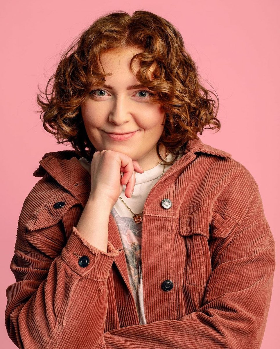 heartstbrasil's tweet photo. Devido a sua saúde mental, Alice Oseman diz que ainda não se sente pronta para voltar a desenhar as HQs de Heartstopper, e espera conseguir voltar em 2023. 🍂🎨

"Estou muito orgulhosa da série e estou apaixonado pela forma como a segunda temporada está se formando, então espero+ https://t.co/KShZpTTxfh