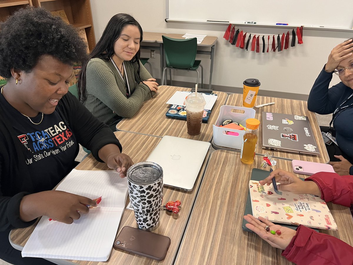 mfriesonTTU's tweet photo. Teacher Candidates practicing “Attitude of Gratitude” and sharing what they are grateful for. The conversation was guided based on the color of Skittles they selected! @7Mindsets @newcaneyisd #techteachacrosstexas https://t.co/H6ogbOYXpm