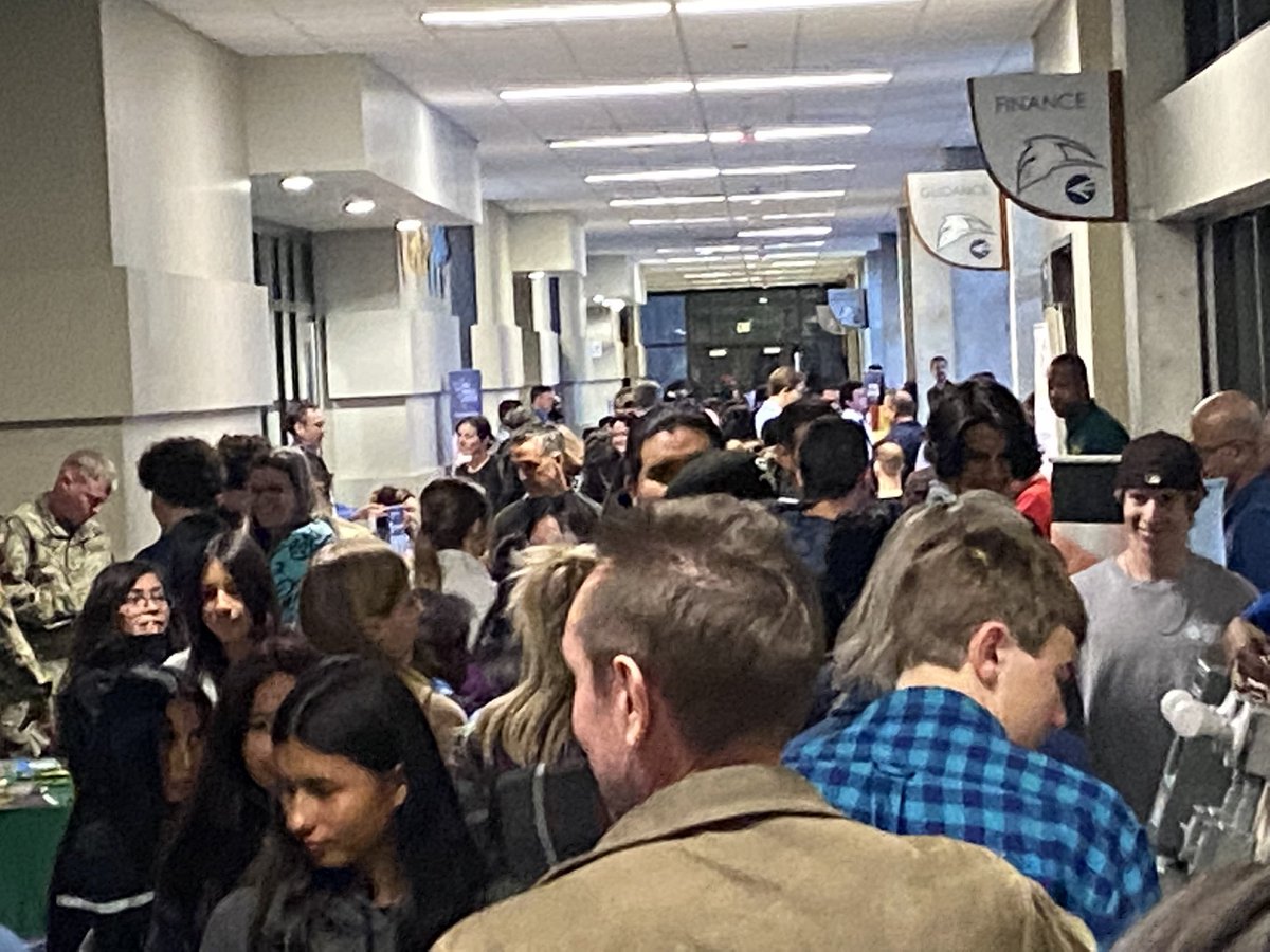jimb16149's tweet photo. What an amazing event by the @tSMpromise the Future Fair connects students with industry professionals and colleges. So many opportunities for our youth in San Diego County. #sandiego #SanMarcos #futurefair https://t.co/sOXzO9Hqn4