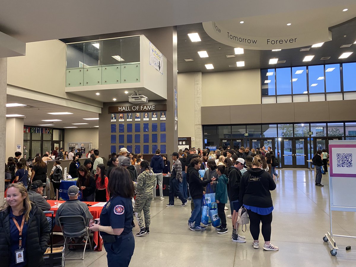 jimb16149's tweet photo. What an amazing event by the @tSMpromise the Future Fair connects students with industry professionals and colleges. So many opportunities for our youth in San Diego County. #sandiego #SanMarcos #futurefair https://t.co/sOXzO9Hqn4