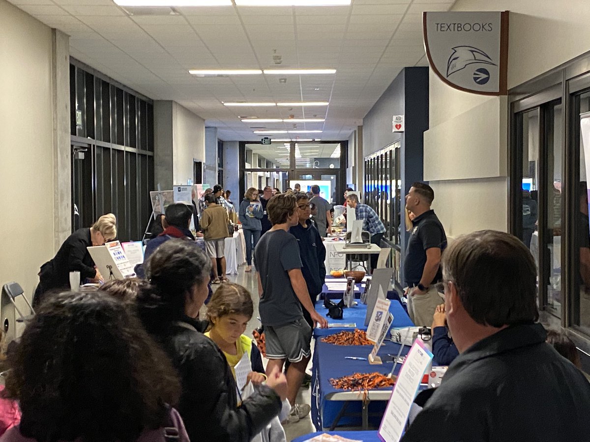jimb16149's tweet photo. What an amazing event by the @tSMpromise the Future Fair connects students with industry professionals and colleges. So many opportunities for our youth in San Diego County. #sandiego #SanMarcos #futurefair https://t.co/sOXzO9Hqn4