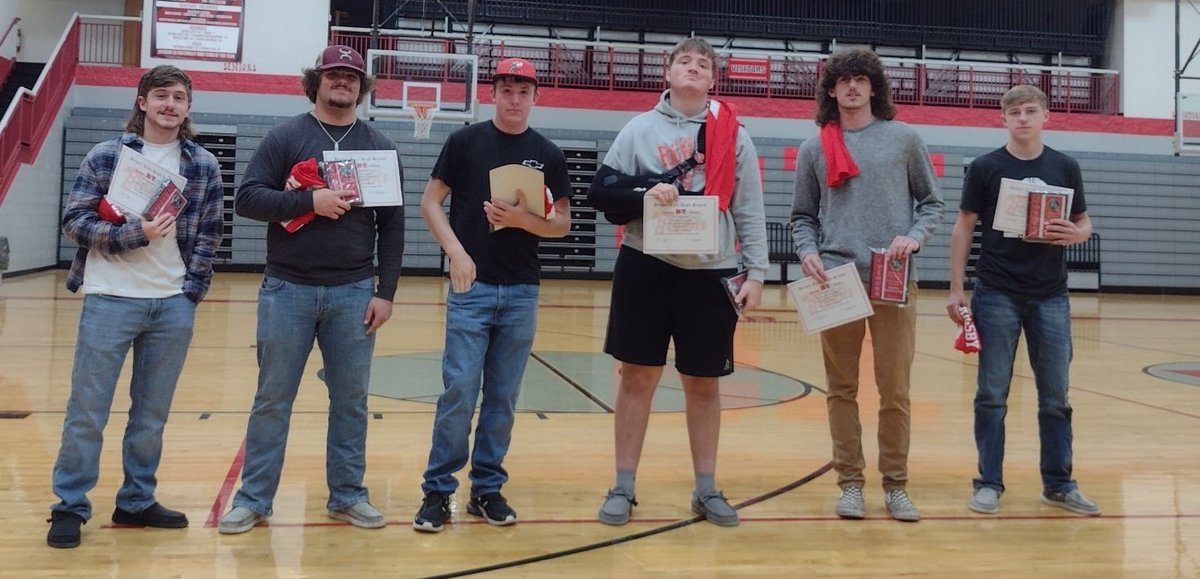 CoachJeffEssig's tweet photo. Thank you to everyone who attended our BTHS Athletic Awards. We appreciate all your support this past season! Especially to the #Essential6🏈 seniors who we will greatly miss.
Parents thank you for continuing to help make our 🏈program 1st Class!
Returning players see you soon💪 https://t.co/qgm1ndyE6x