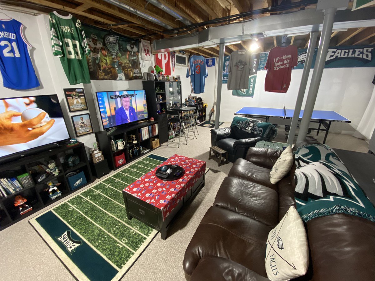 EaglesDen_'s tweet photo. You want Philly, Philly?!? @Eagles @Phillies @FOX29philly @MikeFOX29 @AlexHolleyFOX29 @KarenFox29 @BobKellyFOX29 @JennFredFOX29 #fox29goodday @NBCSPhilly https://t.co/XAm7p9xBje