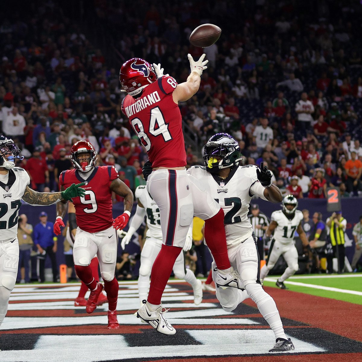 DraftKings's tweet image. TNF: 
Texans score on first drive ✅
Eagles score on first drive ✅

World Series: 
Astros score in 1st inning ✅
Phillies score in 1st inning ✅