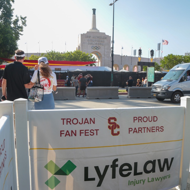 USC_Athletics's tweet photo. Trojans are back at the @lacoliseum this weekend!

Visit the Trojan Fan Fest presented by @Lyfe_Law before Saturday's @uscfb game for food trucks, a beer garden and giveaways! ⤵️