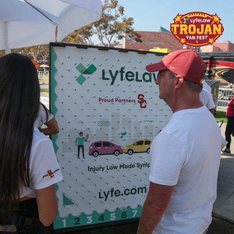 USC_Athletics's tweet photo. Trojans are back at the @lacoliseum this weekend!

Visit the Trojan Fan Fest presented by @Lyfe_Law before Saturday's @uscfb game for food trucks, a beer garden and giveaways! ⤵️