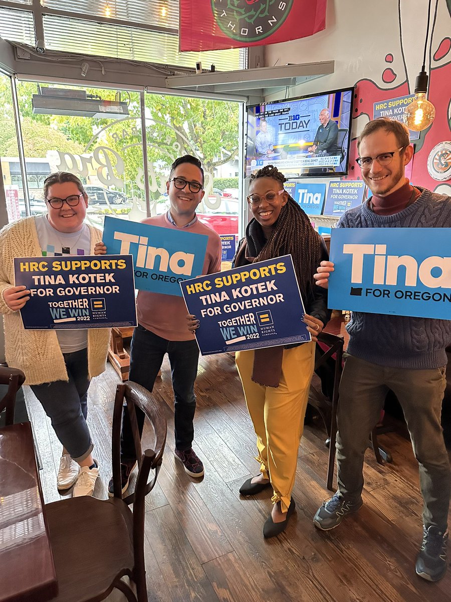 HRCPDX's tweet photo. Showing support for @HRC endorsed candidate for #Oregon #Governor @TinaKotek! #Vote for #equality this November! Thank you @KelleyJRobinson for coming to #Portland! #HRC #TinaKotek #Orpol @cobianmiguel https://t.co/d5TsF97dhP