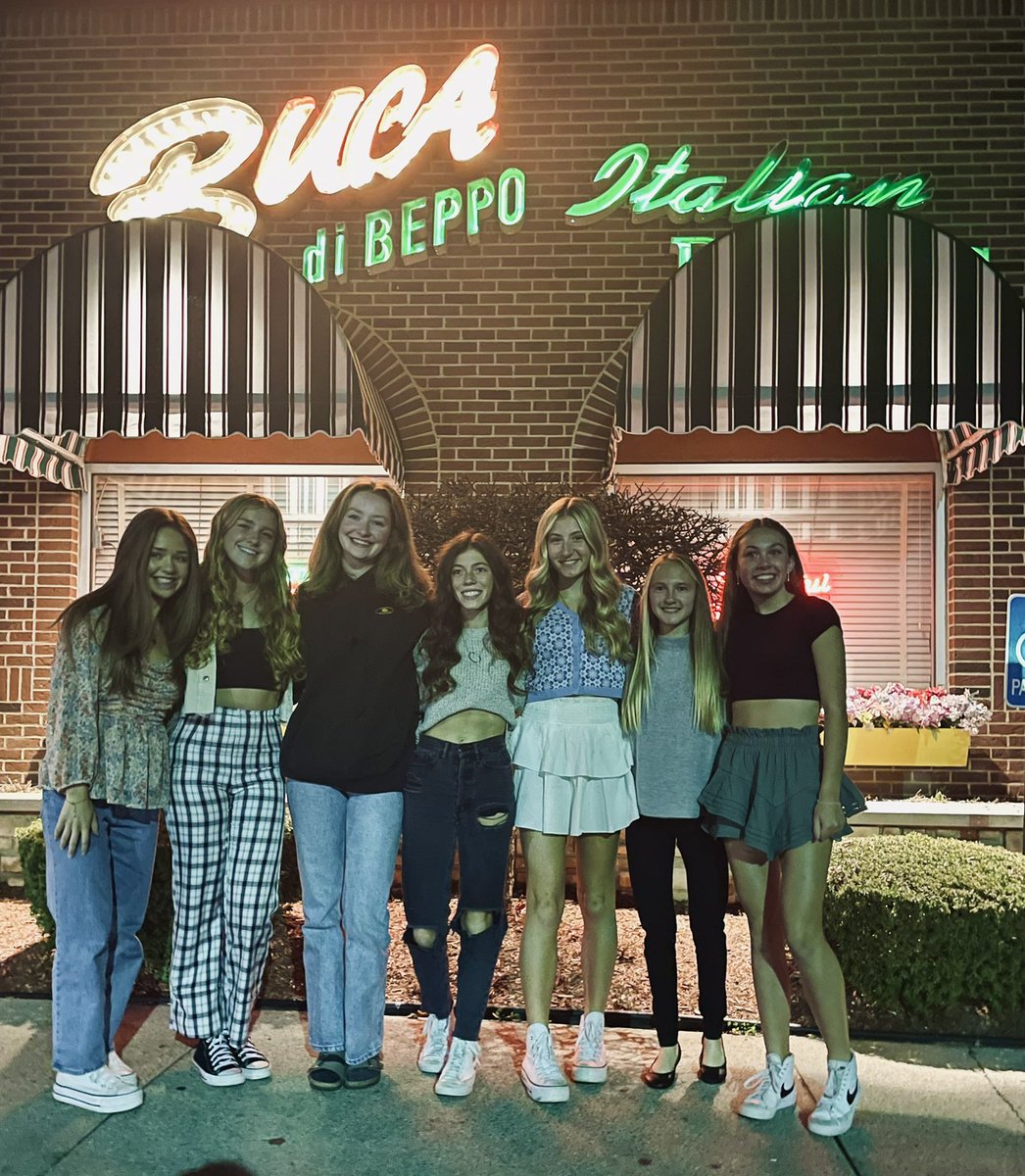 NVilleGirlsXC's tweet photo. Last team dinner of the season. Carb loaded amd ready to go. State Finals in 2 days! #MISBound. @girlmomruns @nvilleathletics https://t.co/DH0RUOzrR9