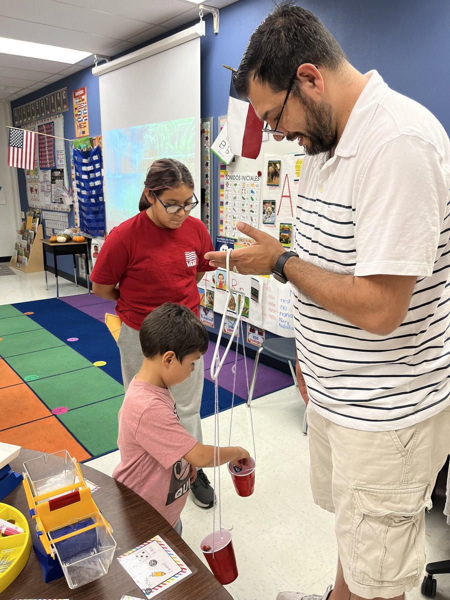 sandy_salazar_'s tweet photo. Exploration Night at Cole! #Science #TheColeWay #measuring #scales #ScienceTools #NISDScience https://t.co/JgnNOasZ6q