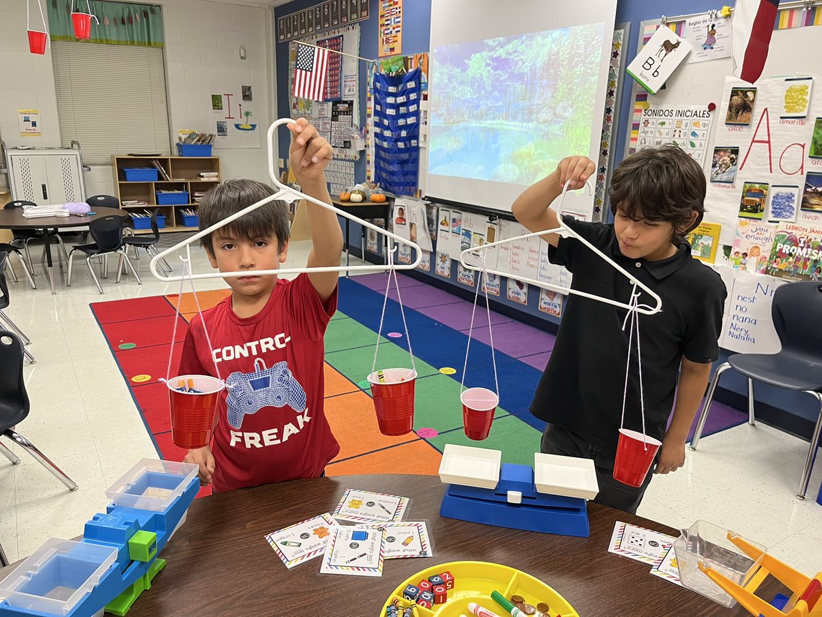 sandy_salazar_'s tweet photo. Exploration Night at Cole! #Science #TheColeWay #measuring #scales #ScienceTools #NISDScience https://t.co/JgnNOasZ6q