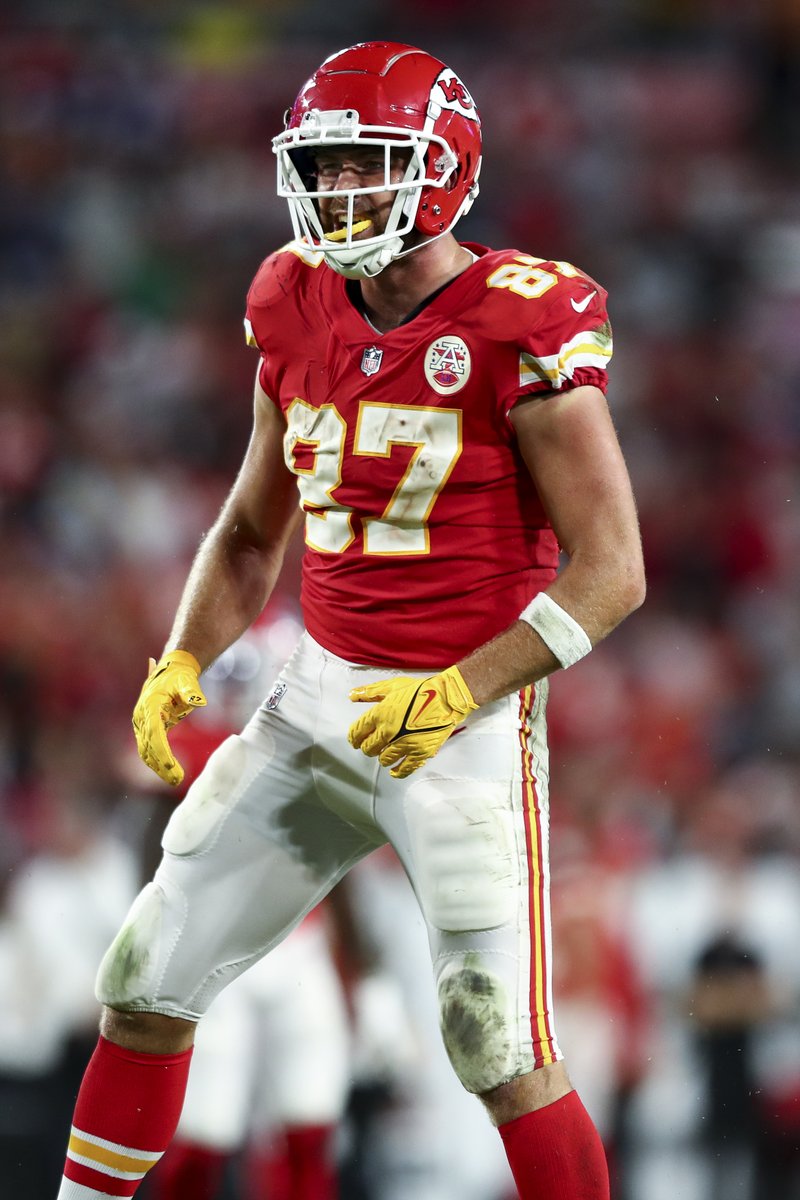 SNFonNBC's tweet photo. If you had 100 chances to defend Travis Kelce, how many times would you be successful?

#NFL https://t.co/cp0pA826lH