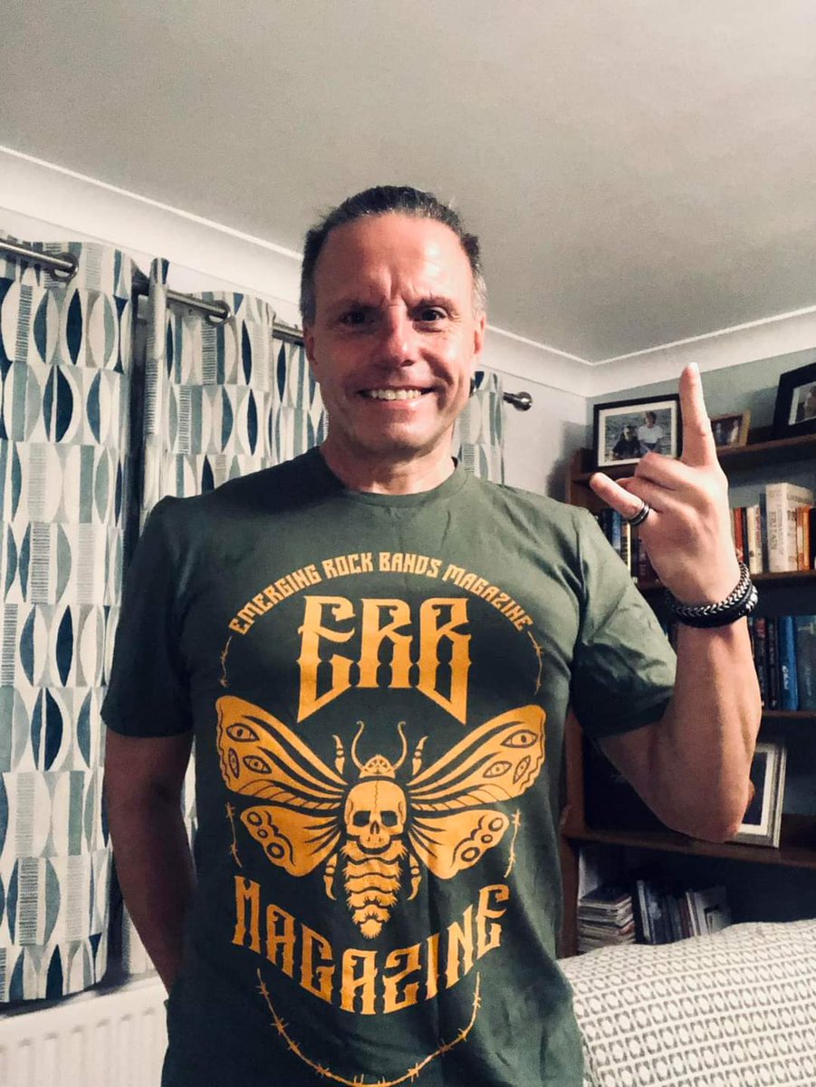 EmergingRock's tweet photo. Craig & Steve have got theirs; has yours arrived? 😍 #SnapASelfie #ERBTShirt #ERBMagazine https://t.co/TbF8u2vqJ2