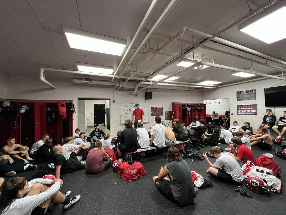 BrianPitzerII's tweet photo. Thank you to Adam Bene class of 2000 Football Player! He had an ELITE story about NR Football when they were the 8 seed and went to #1 Seed and upset them in the 1999 playoffs! #BeElite https://t.co/Vp4LOVU1uQ
