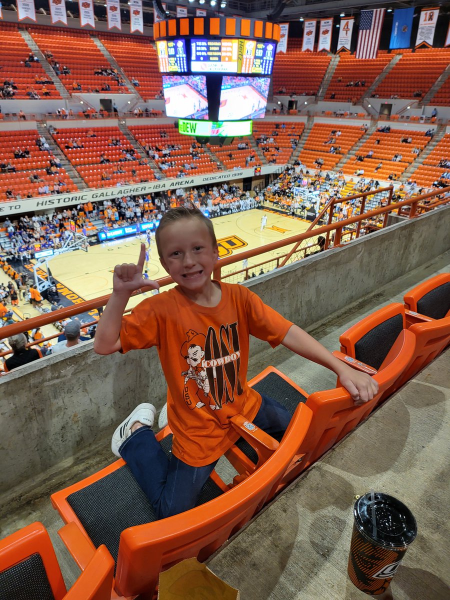 hshae's tweet photo. Nothing better on a Thursday night than some Oklahoma State basketball. Loyal and True oooooo sssssss U!!! #gopokes https://t.co/v6bse7GTIR