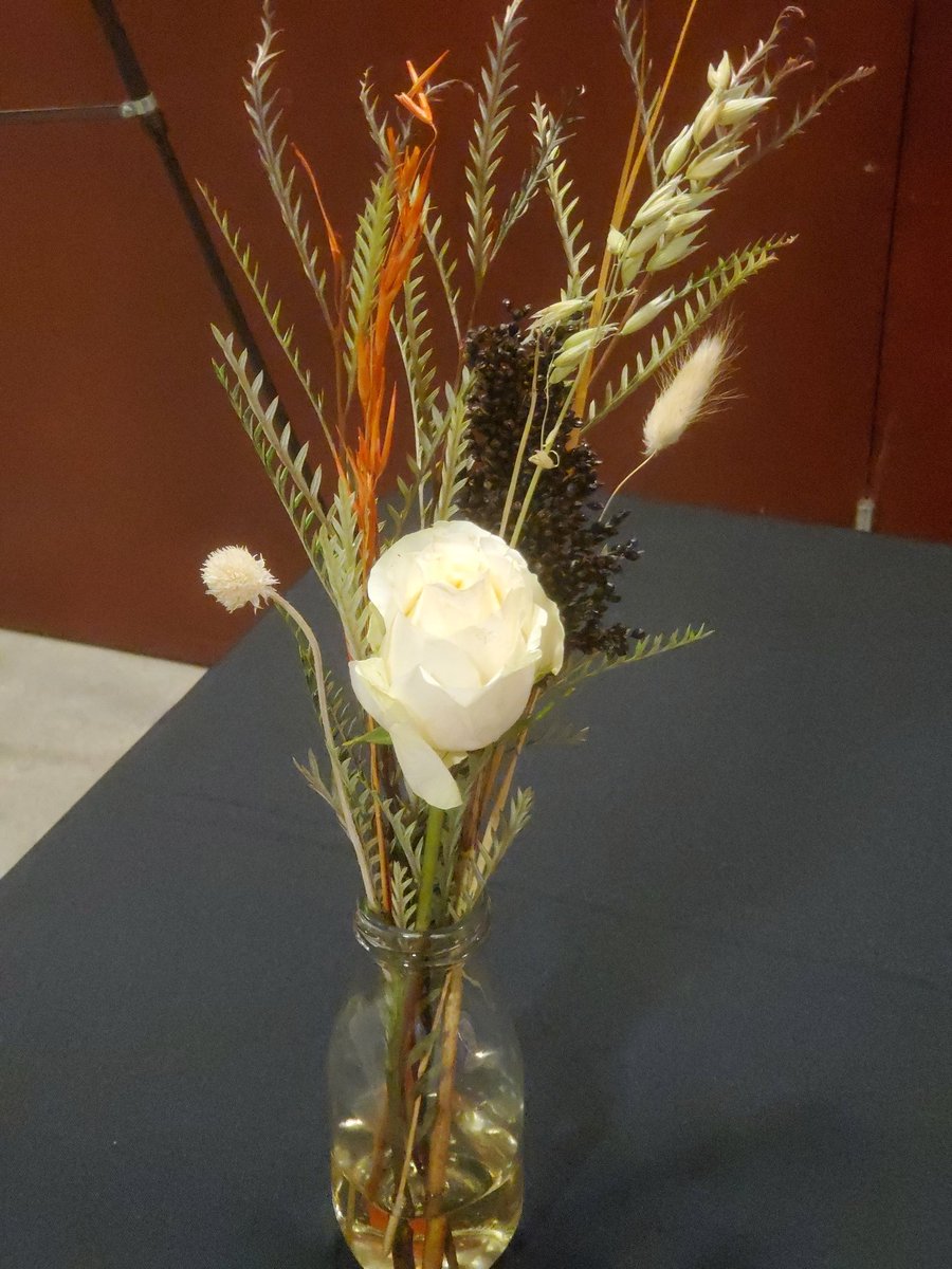 Another great Discover Ankeny event hosted by the @AnkenyChamber tonight! It was wonderful to see friends &amp; visit with local small businesses. And I got to make this beautiful arrangement courtesy of Adina Blooms! #AlwaysBeBuildingCommunity #BeAPartner #HD42 #SupportSmallBusiness