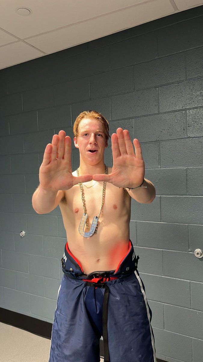 SLUHHockey's tweet photo. U Chain goes to junior Dean Lyon!! Had an impressive goal to put the bills up early. https://t.co/Dxtap55EHd