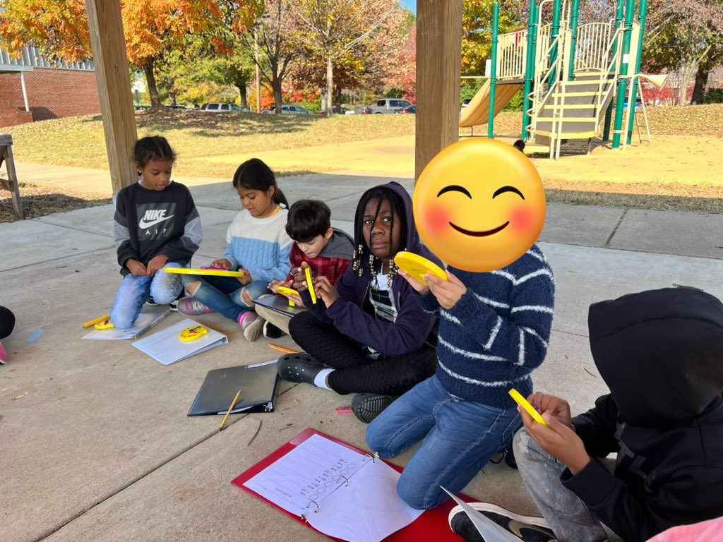 #outsideclassroomday went well for my 2nd graders! 🥳Today we continued to learn about time! <a href="/MECME_School/">MillbrookElem</a> ⏰