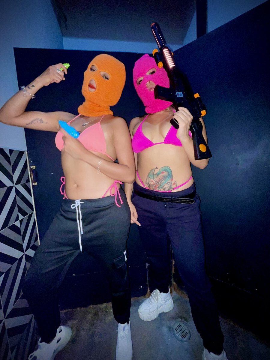 Candyviv2's tweet photo. Spring breakers forever https://t.co/vZNuPmUUsG https://t.co/6CmwAVNakJ