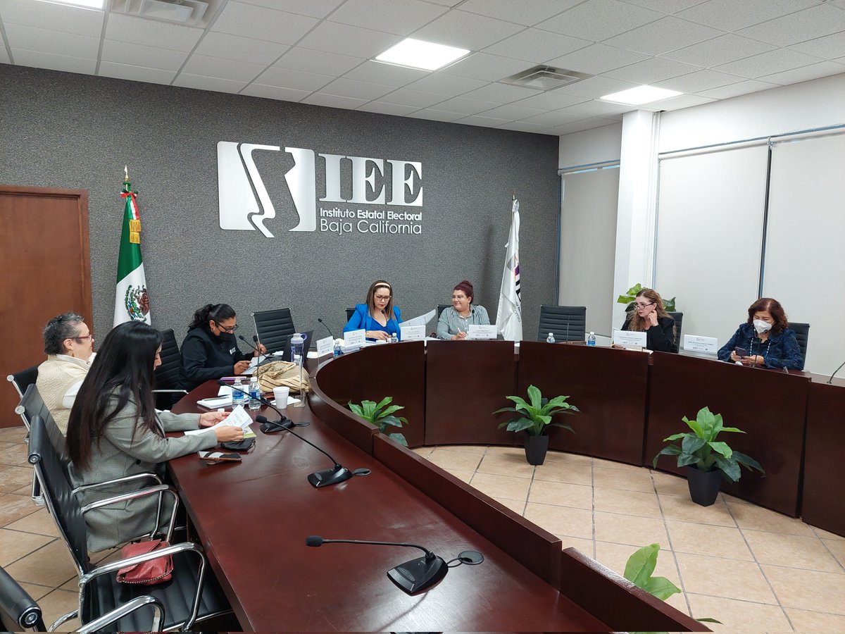 oppmujeresbc's tweet photo. Esta tarde, se celebró la Octava Sesión Ordinaria del Observatorio de Participación Política de las Mujeres en #BajaCalifornia, presidido por la Consejera del #IEEBC, Vera Juárez Figueroa. Durante la sesión, se tomó protesta a las nuevas integrantes invitadas del #OPPMBC. https://t.co/N6wOFTrddm