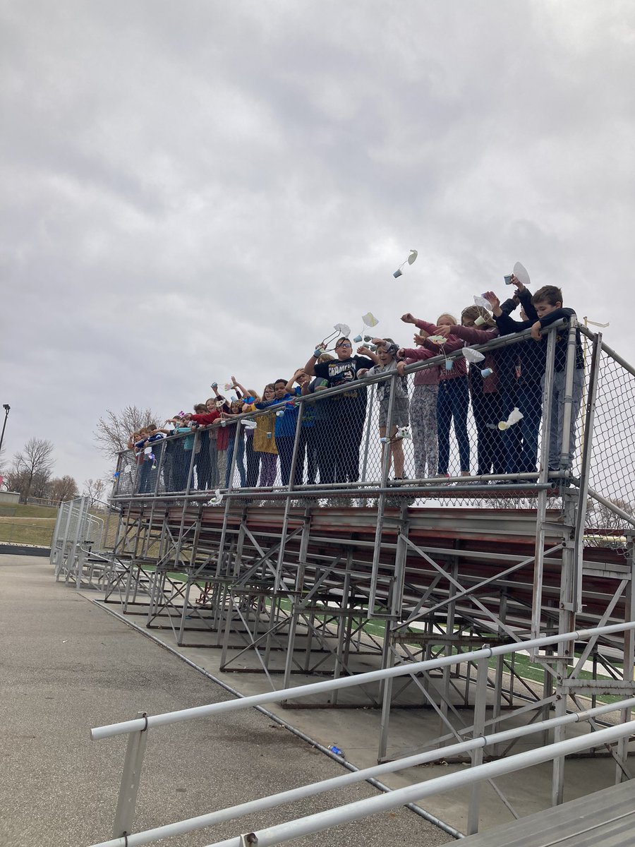 tegesdal's tweet photo. We tested our parachutes today, a bit windy but a lot of fun. #Steameducation @NC_Iowa_STEM #5thgradersrock https://t.co/ze3OGAfmFy