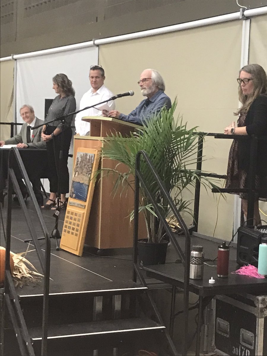 infobml's tweet image. Congratulations to Maiya on receiving the Sarah Leeder award at tonight’s Fall Awards Night.
Thank you to Trustee Stephen Binstock for helping us honour our Lakers and for all of your service and support over the years. #oncealakeralwaysalaker #bmlsslearns #thelakerway @TLDSB