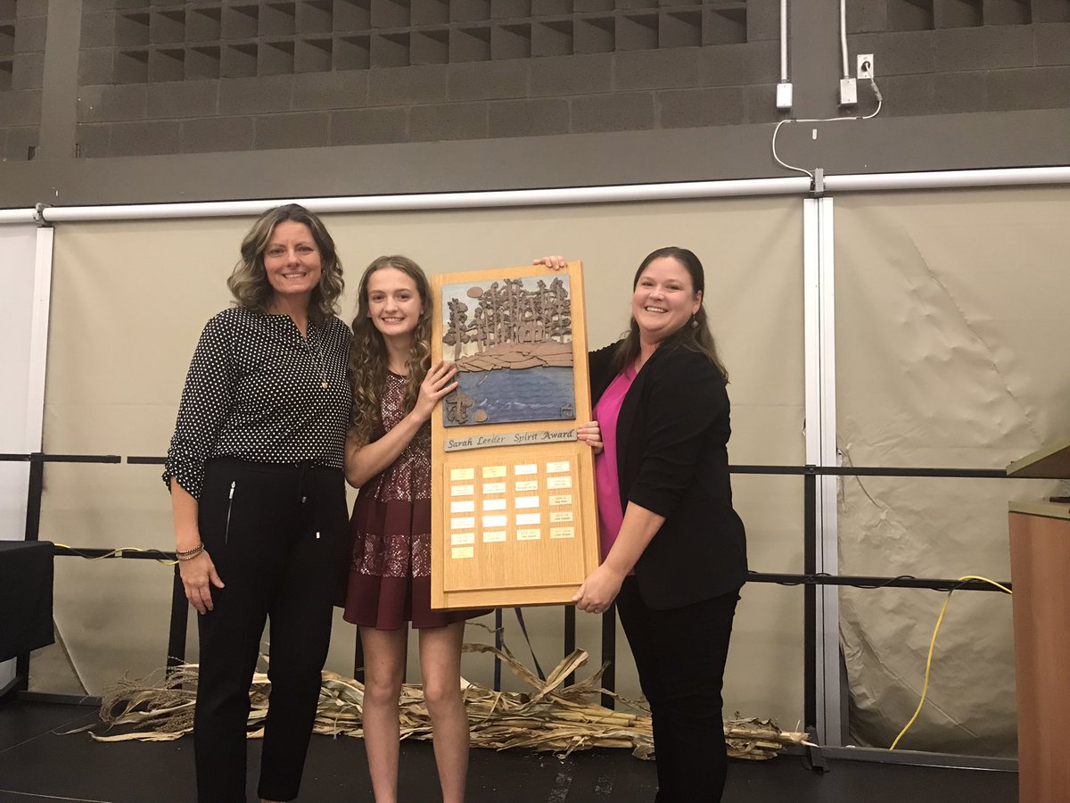 infobml's tweet image. Congratulations to Maiya on receiving the Sarah Leeder award at tonight’s Fall Awards Night.
Thank you to Trustee Stephen Binstock for helping us honour our Lakers and for all of your service and support over the years. #oncealakeralwaysalaker #bmlsslearns #thelakerway @TLDSB