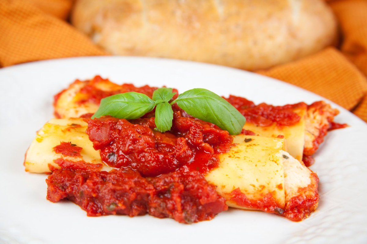 MrWuggums's tweet photo. Hello furriends, happy #PizzaPurrsday!
@The3Yorkiteers have fired up their pizza oven and we are cranking out chicken parmesan pies left and right!
Cheese canneloni and fried cheese tortellinis, too!
Italian soda station!๐ป
#ChillTent #CatsOfTwitter #dogsoftwtitter #Anipals https://t.co/1V26m1ZGLP