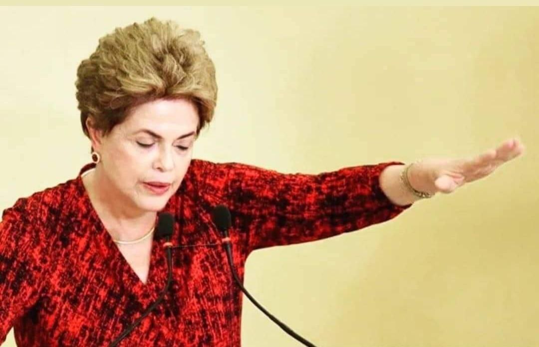 Desesquerdizada's tweet photo. Dilma nazista? https://t.co/FU3jcHgo64