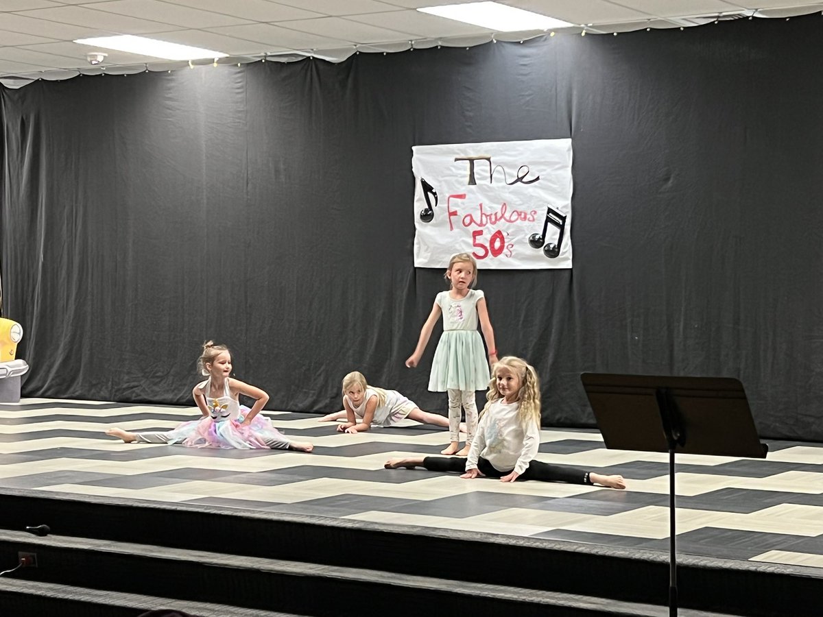 patwolach's tweet photo. Heritage Elementary has talent😘😘So proud of our students who performed tonight, they all did an outstanding job!!! ❤️❤️💙💙#heritageexplorers @dcsdk12 https://t.co/B31XAZ2eNF