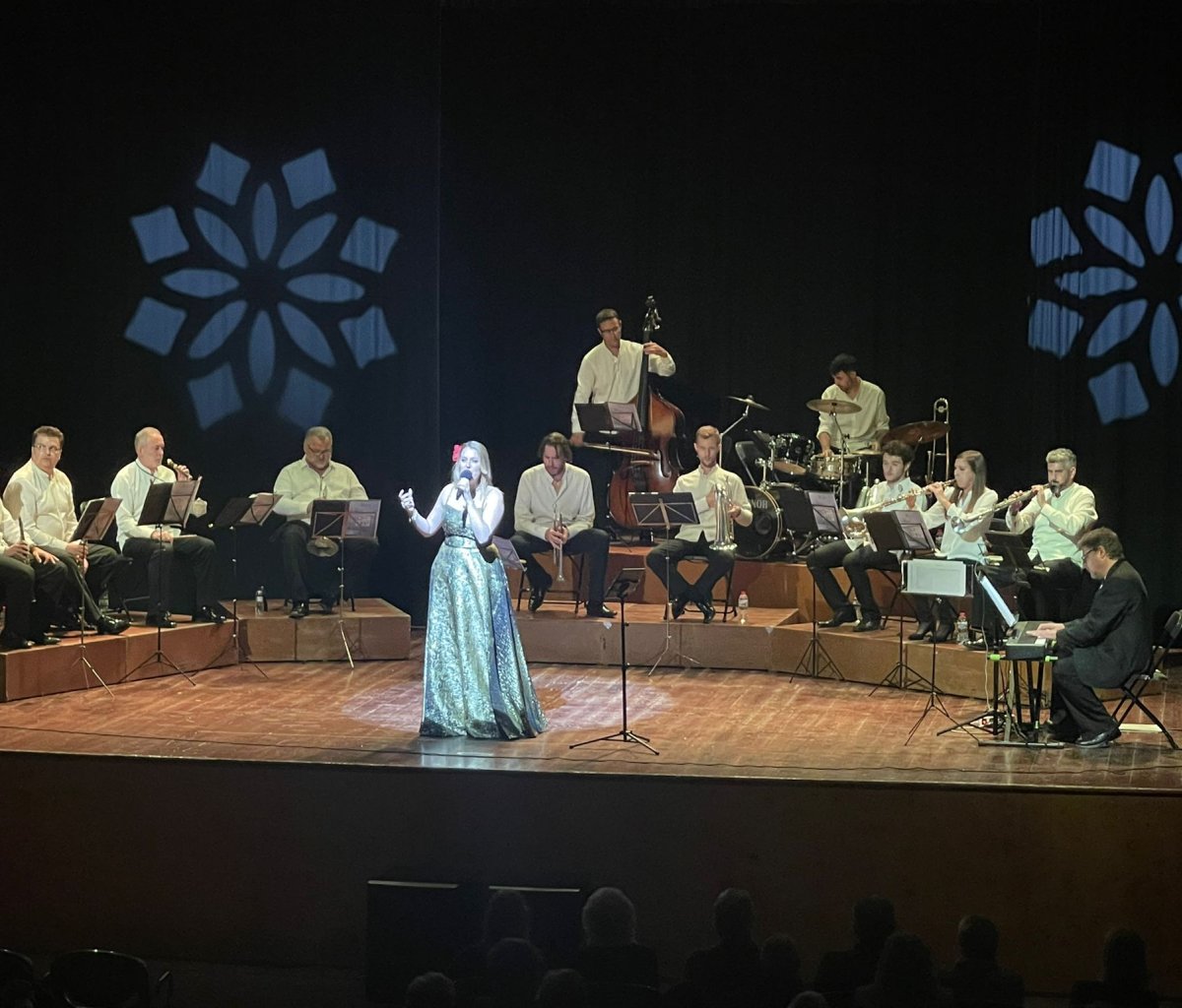 RadioTaradell's tweet photo. 200 persones, al concert de la Principal de la Bisbal i Esther Buqueras https://t.co/ClmgAJbFFu https://t.co/w2VPMeSoig