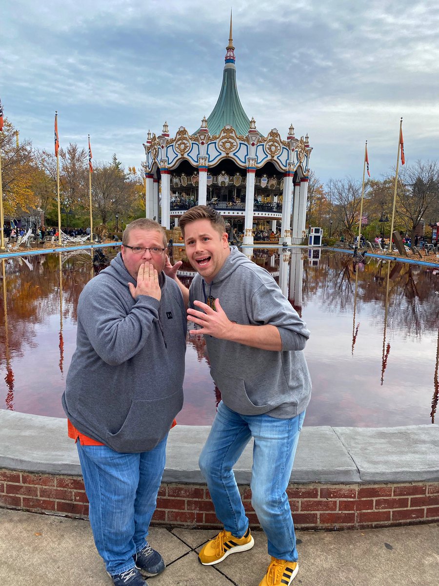 KyleKalbfleisc2's tweet photo. 👻👻👻👻

#FrightFest @SixFlags #SundayFunday #Halloween #SpookySeason @JustinPlane2 https://t.co/kkVw8iQ5ir