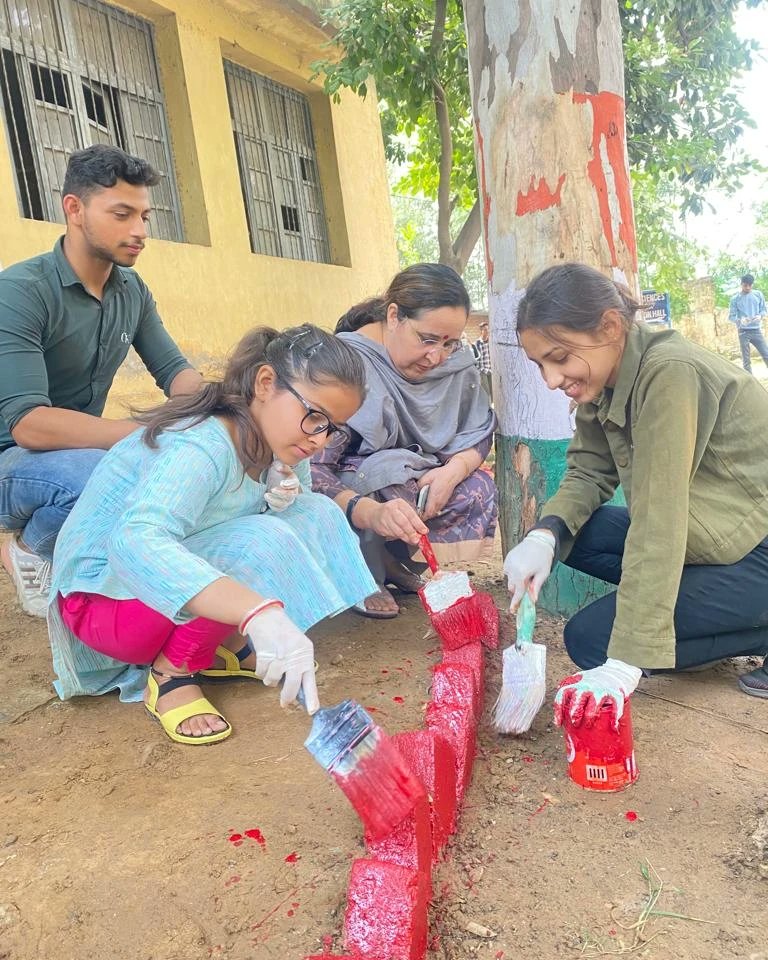 nss_mamcollege's tweet photo. Day-1 of Beautification of College Campus .
@_NSSIndia Unit of our college painted the trees and also decorated the NSS Garden in our college.
.
@nssrddelhi @_nssindia 
@ianuragthakur
@YASMinistry
#nssmamcollege #nss #beutification https://t.co/08TyFIQgC2