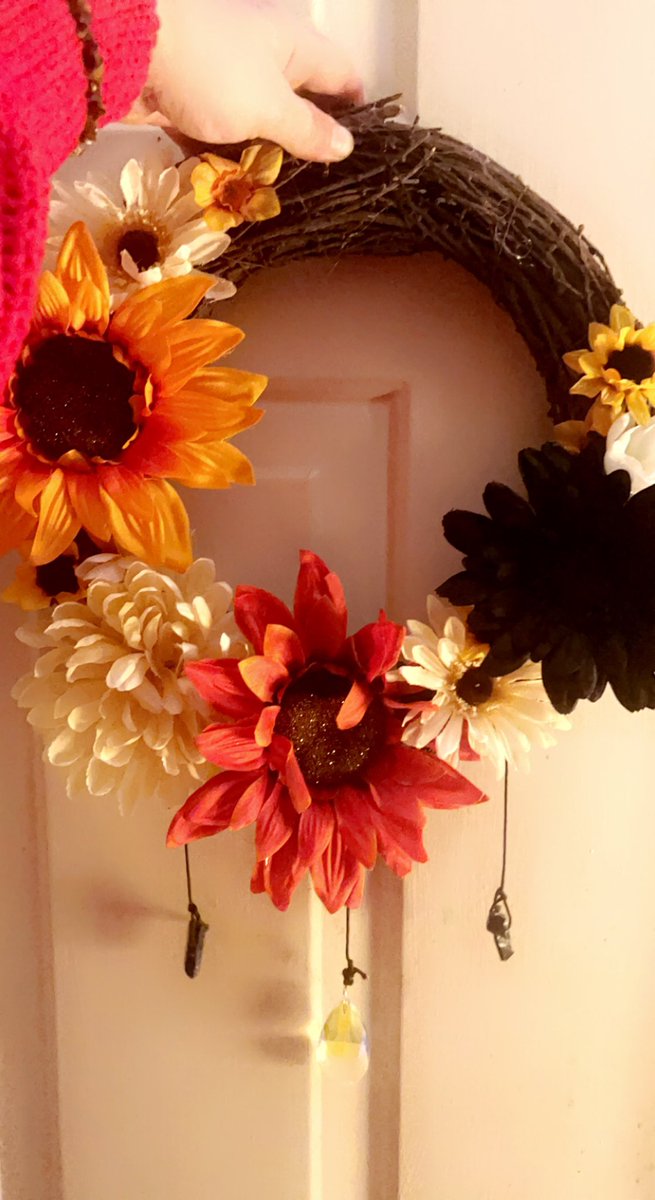 alyblank8's tweet photo. I made wreaths and I’m very proud of them 😂 https://t.co/r7XSu1wSiw