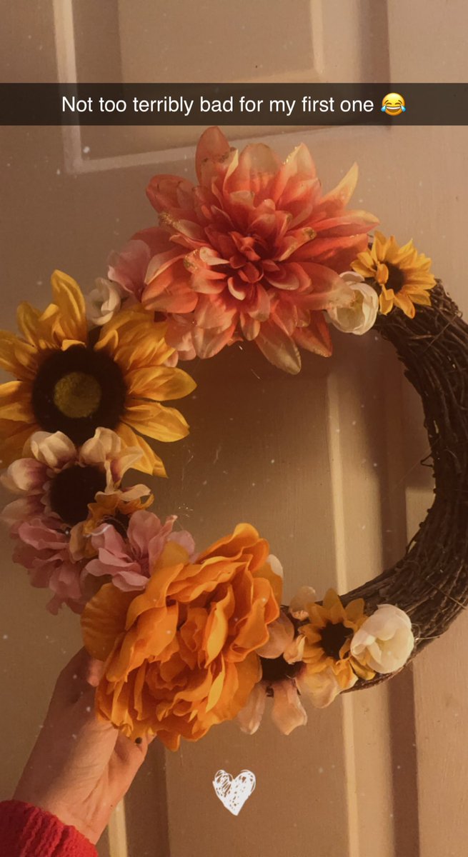 alyblank8's tweet photo. I made wreaths and I’m very proud of them 😂 https://t.co/r7XSu1wSiw