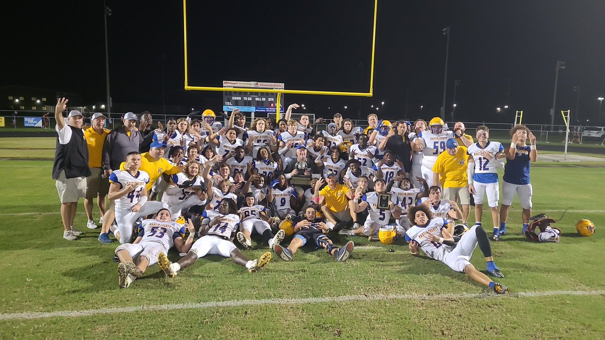 GoMCHSTigers's tweet photo. OMG!!!!!!!!! Touchdown return to end the game. WEAVER TO THE HOUSE!!!! PUT IT IN THE BOOKS!!! TIGERS WIN 27-22!!!! https://t.co/lqve6PPwuQ